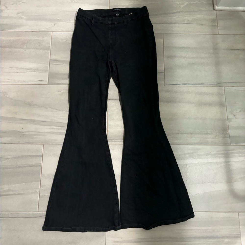JUDY BLUE Pull on Flare Jeans